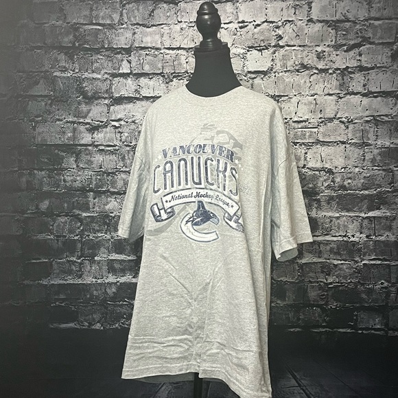 Vancouver Canucks Shirt - Picture 3 of 6